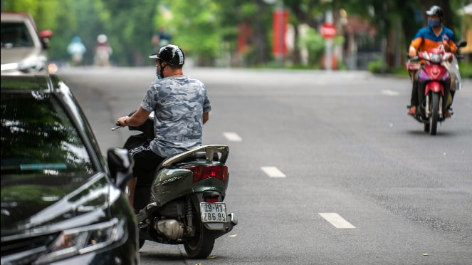 Một trường hợp người dân quay xe bỏ chạy