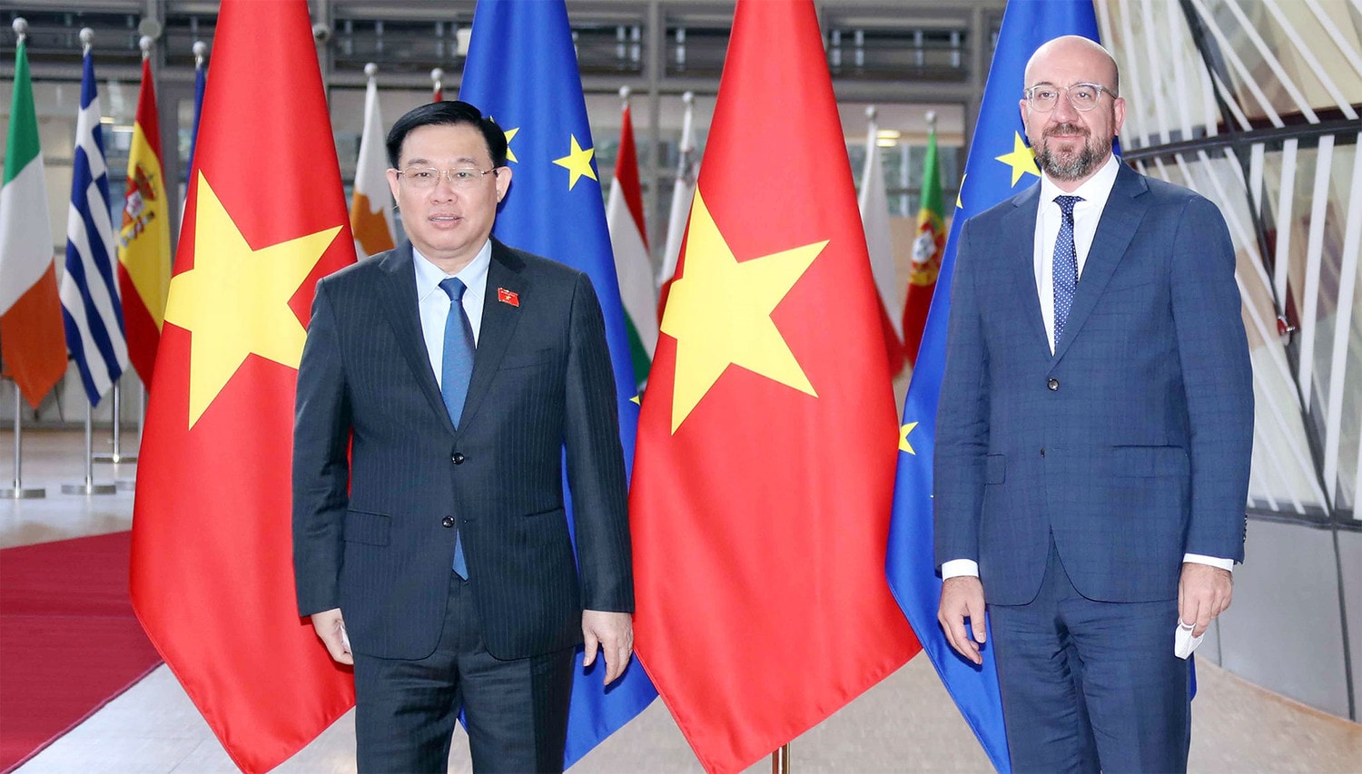 Chủ tịch Quốc hội Vương Đình Huệ và Chủ tịch Hội đồng Châu Âu Charles Michel Ảnh: Doãn Tấn – TTXVN