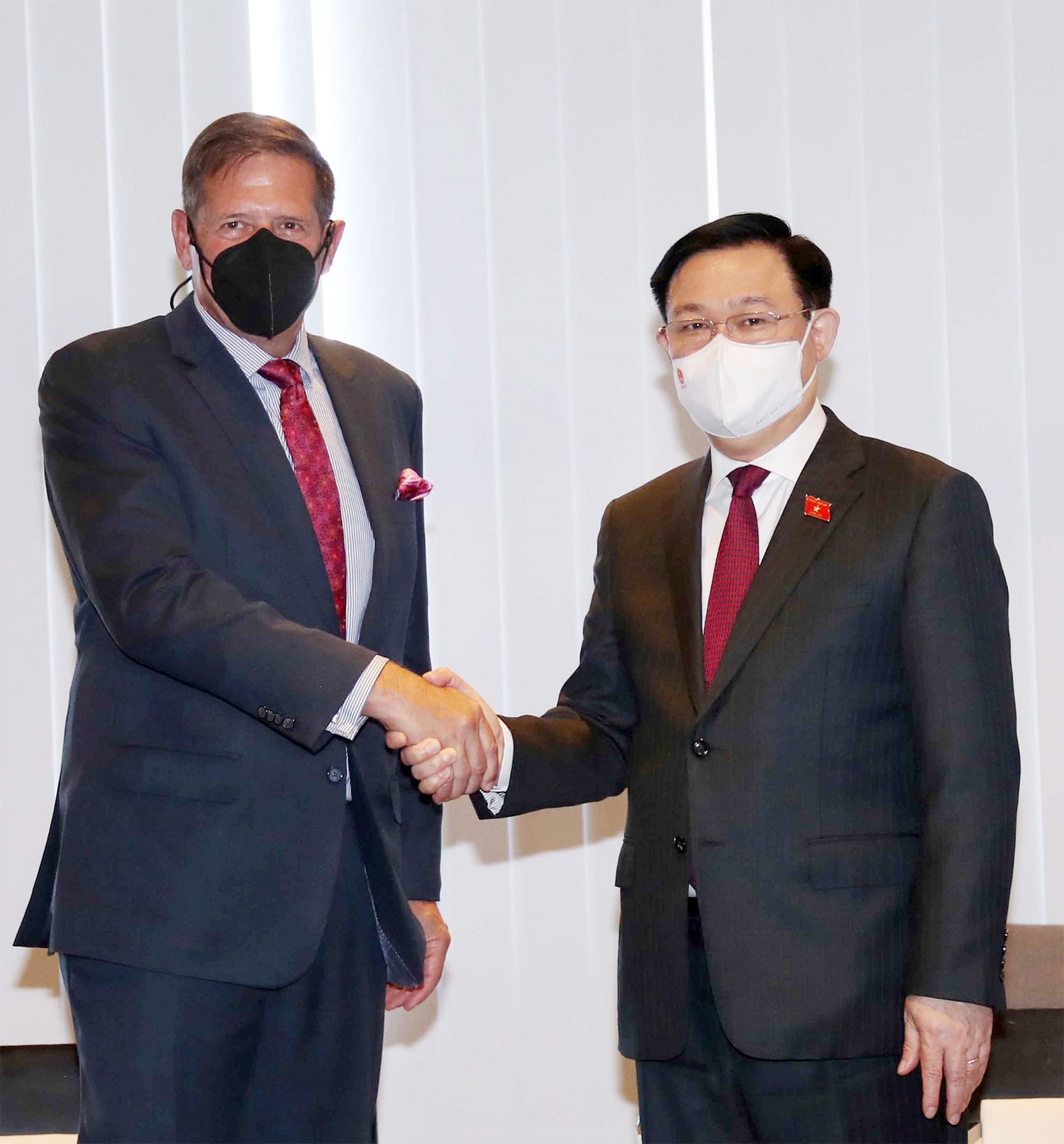 Chủ tịch Quốc hội Vương Đình Huệ tiếp Giám đốc cấp cao khu vực châu Á Thái Bình Dương của Tập đoàn Exonmobil Perer Lavoy Ảnh: Doãn Tấn - TTXVN