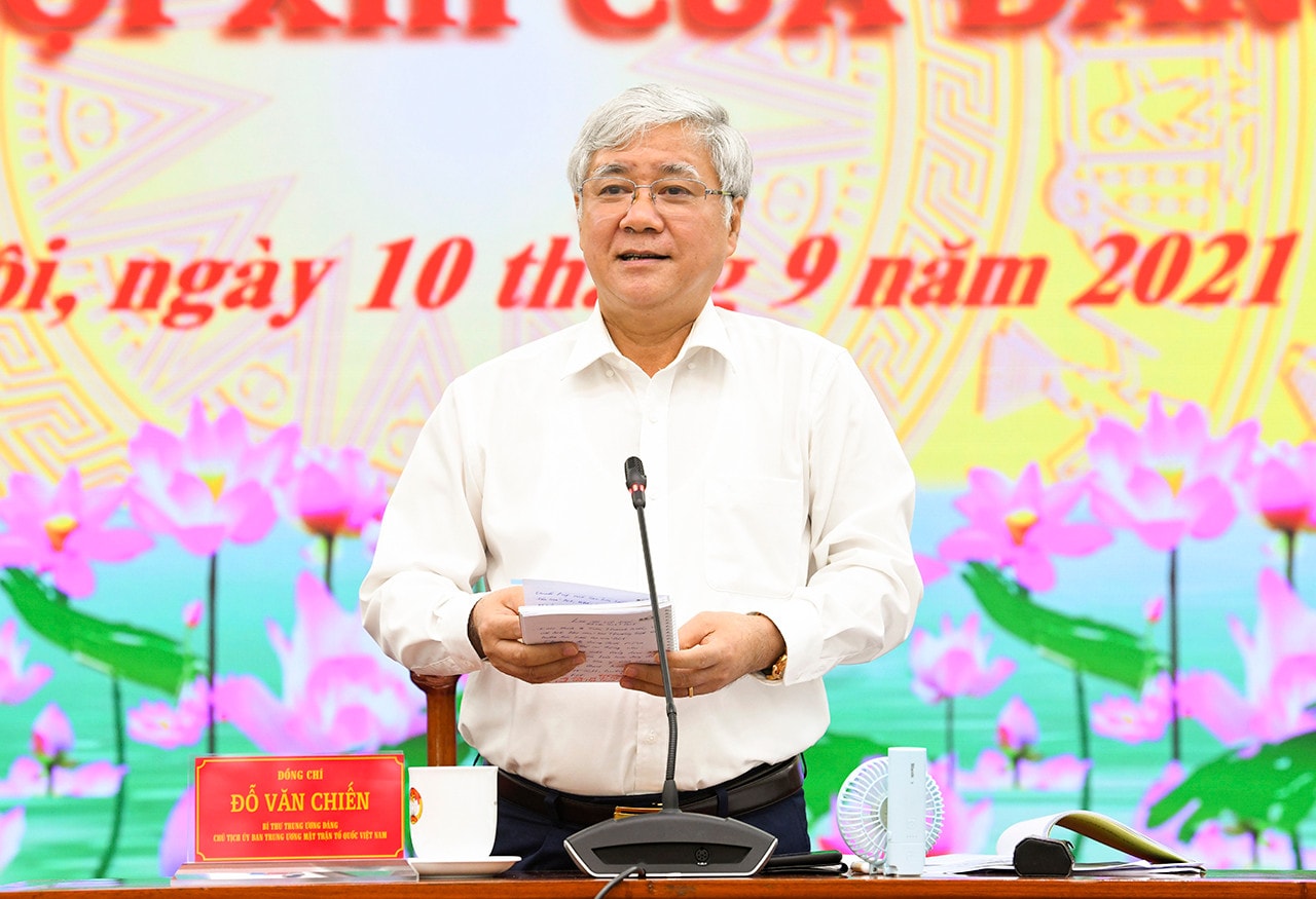 Chủ tịch Ủy ban Trung ương MTTQ Việt Nam Đỗ Văn Chiến tiếp thu ý kiến của Đoàn kiểm tra