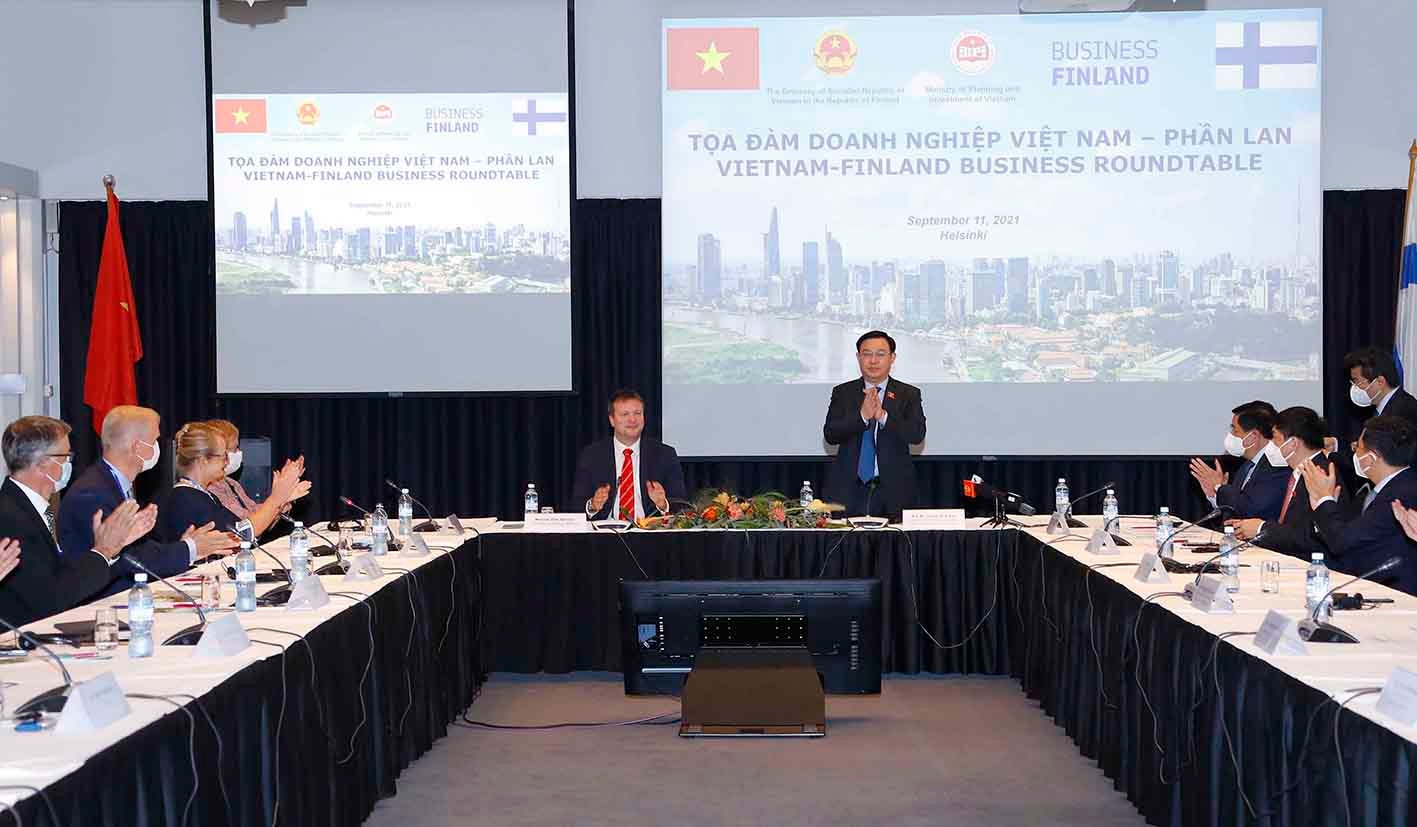 Chủ tịch Quốc hội Vương Đình Huệ dự Tọa đàm Doanh nghiệp Việt Nam - Phần Lan. Ảnh: Doãn Tấn - TTXVN