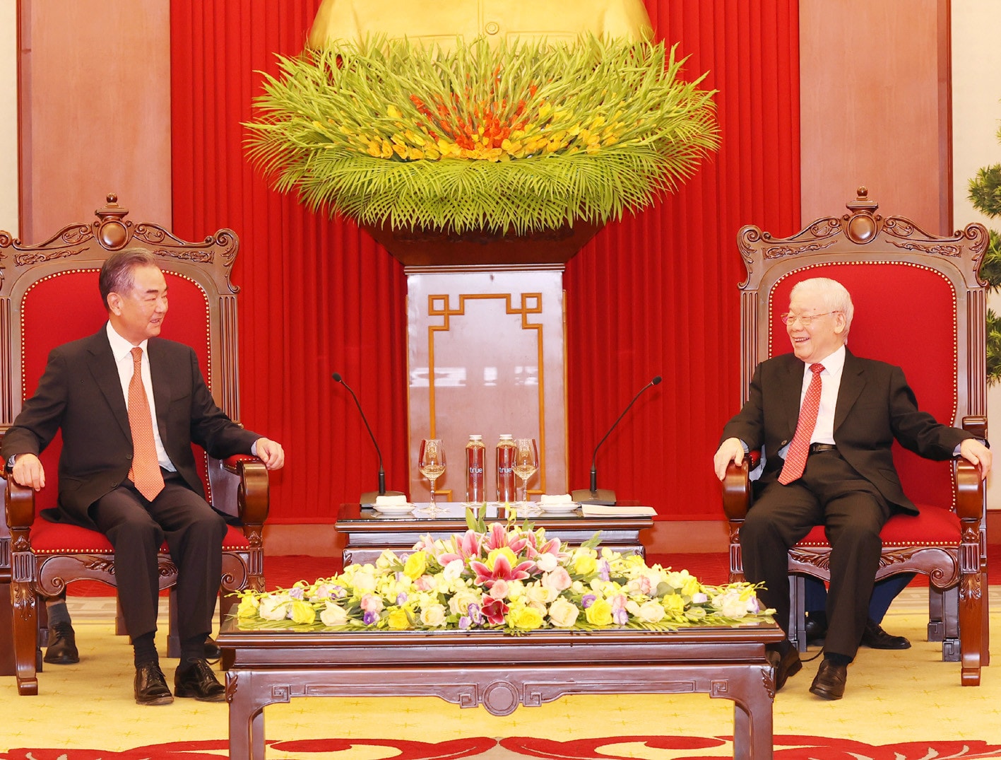 Tổng Bí thư Nguyễn Phú Trọng tiếp Ủy viên Quốc vụ, Bộ trưởng Ngoại giao Trung Quốc Vương Nghị. Ảnh: Trí Dũng/TTXVN
