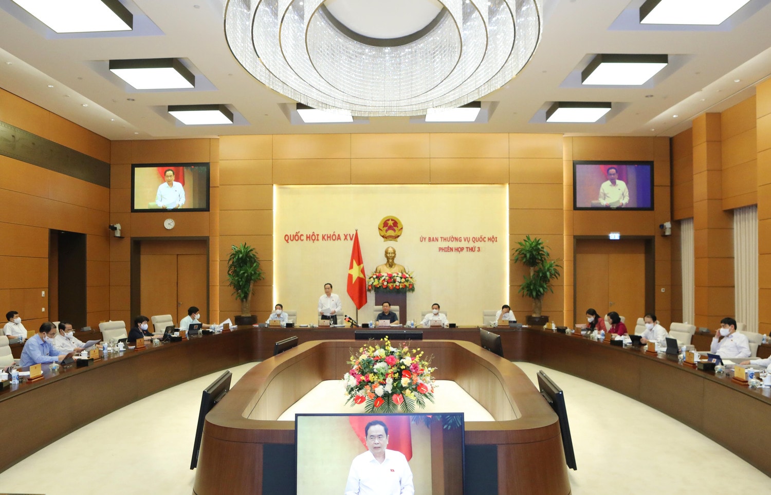 Toàn cảnh phiên họp Ảnh: Hồ Long
