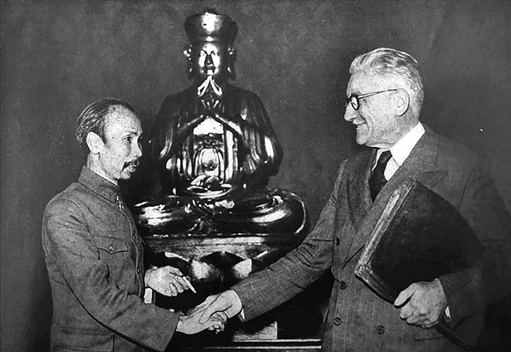 Chủ tịch Hồ Chí Minh và Bộ trưởng Pháp quốc hải ngoại Marius Moutet ký Tạm ước 14.9 tại Paris, Pháp Ảnh tư liệu