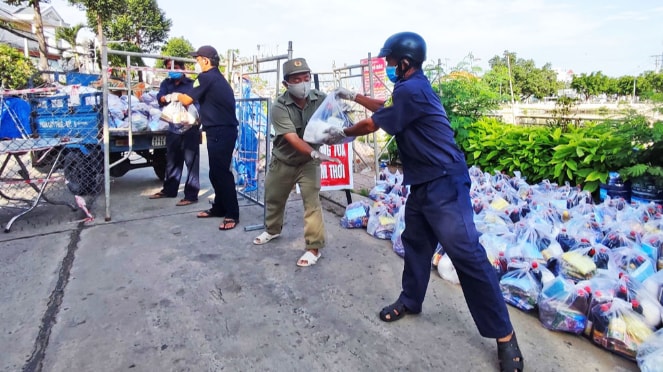 chú trọng công tác an sinh xã hội, chăm lo cho người dân khu vực phong tỏa, hộ nghèo, có hoàn cảnh khó khăn trong mùa dịch Covid-19