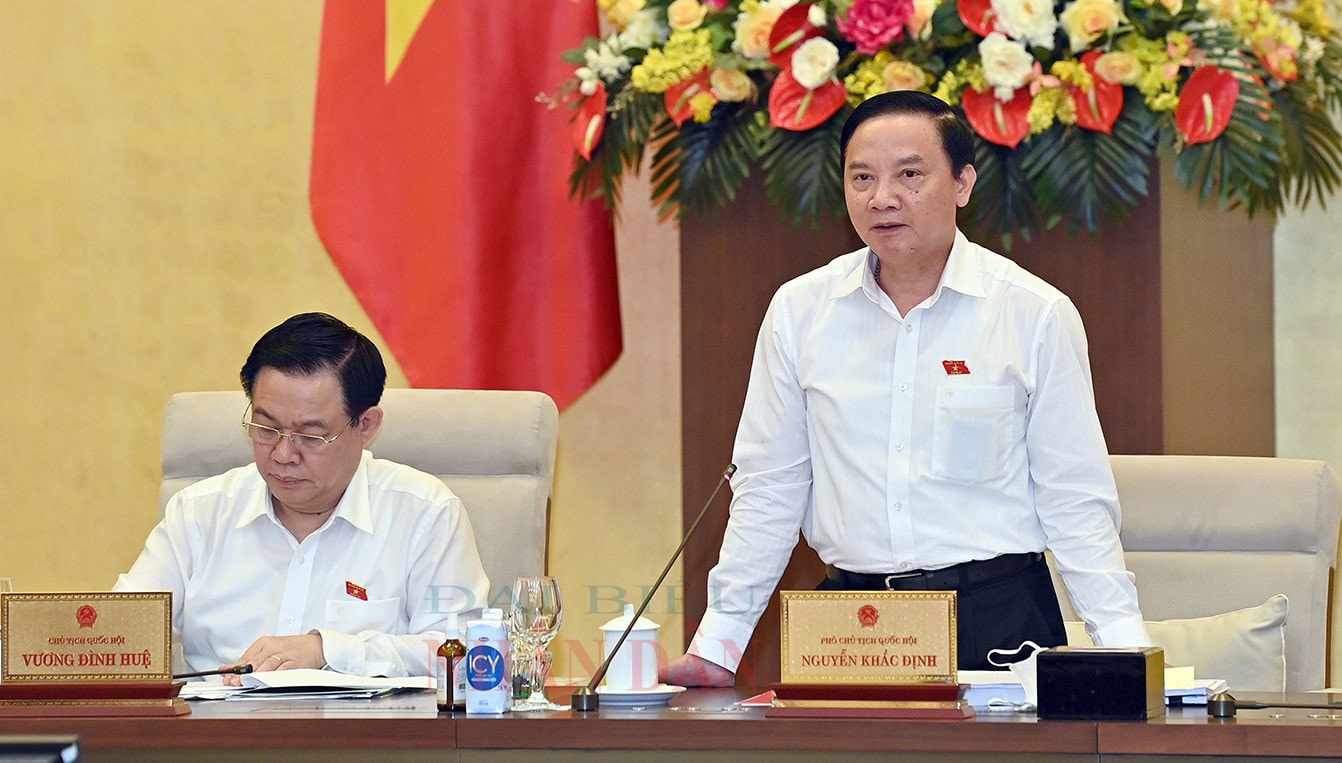 Phó Chủ tịch Quốc hội Nguyễn Khắc Định điều hành Phiên họp Ảnh: Lâm Hiển
