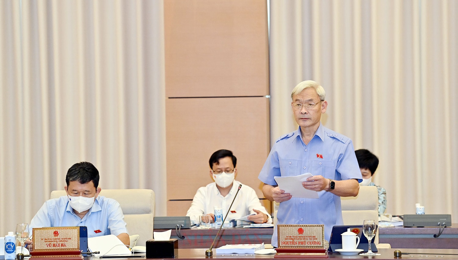 Chủ nhiệm Ủy ban Tài chính – Ngân sách Nguyễn Phú Cường trình bày Báo cáo Ảnh: Lâm Hiển