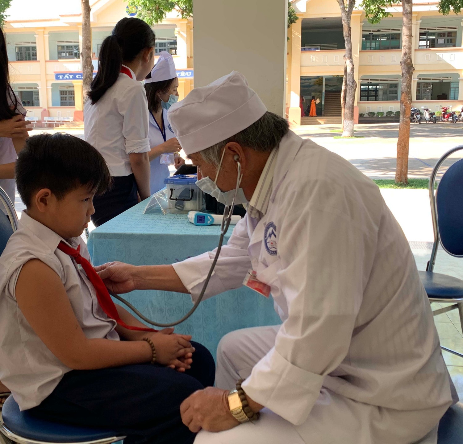Khám sức khỏe định kỳ cho học sinh đầu năm học Nguồn: ITN