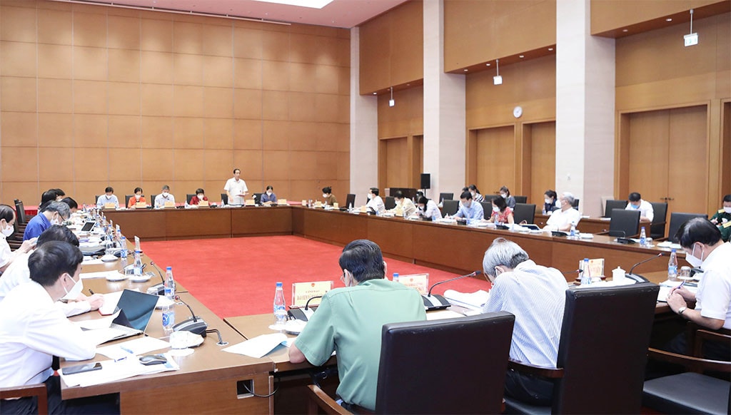 Thường trực Ủy ban Xã hội làm việc với Bộ Y tế về kết quả thực hiện Nghị quyết 68/2013/QH13 về thực hiện chính sách, pháp luật về bảo hiểm y tế ngày 24.9 Ảnh: Hồ Long