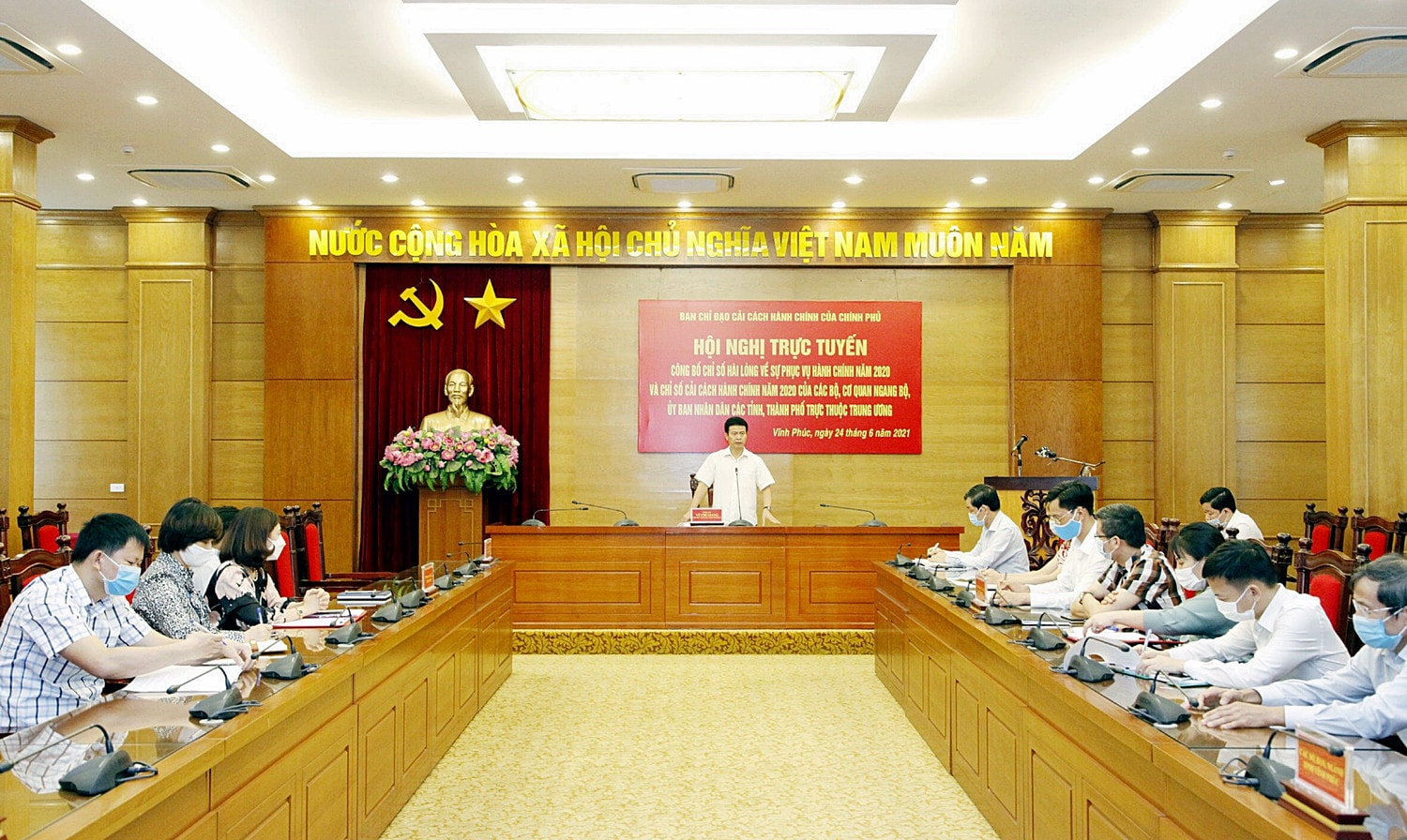 UBND tỉnh họp bàn về các giải pháp cải thiện chỉ số CCHC Nguồn: ITN UBND tỉnh họp bàn về các giải pháp cải thiện chỉ số CCHC Nguồn: ITN