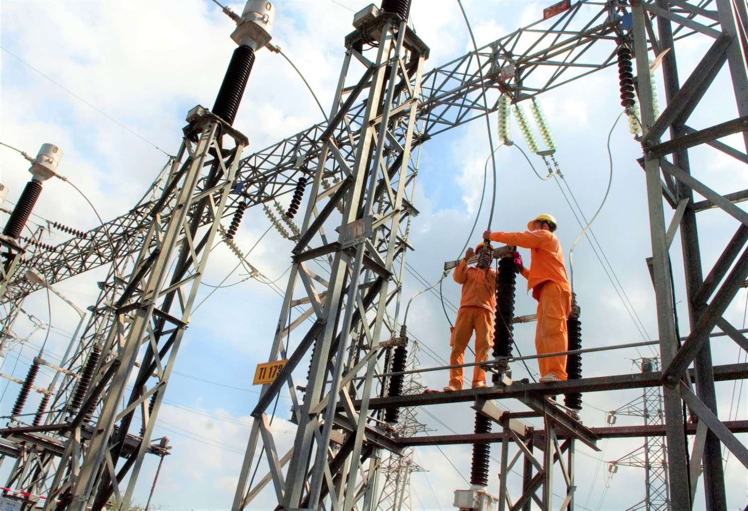 EVN lo ngại mất an toàn hệ thống điện quốc gia