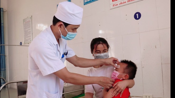 Luật Trẻ em quy định: Trẻ em có quyền được chăm sóc tốt nhất về sức khỏe, được ưu tiên tiếp cận, sử dụng dịch vụ phòng bệnh và khám bệnh, chữa bệnh