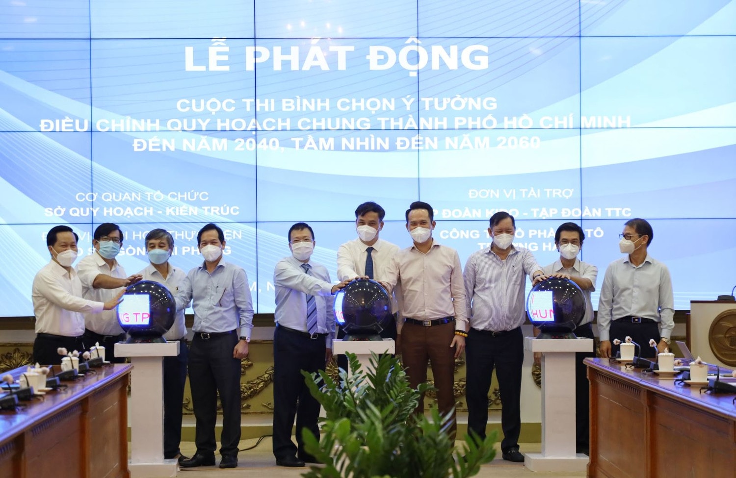 Các đại biểu phát động cuộc thi Bình chọn ý tưởng điều chỉnh quy hoạch chung TP. Hồ Chí Minh