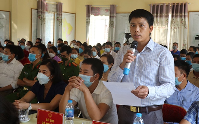 Cử tri thị xã Nghĩa Lộ phát biểu ý kiến, kiến nghị với đoàn ĐBQH tỉnh Yên Bái