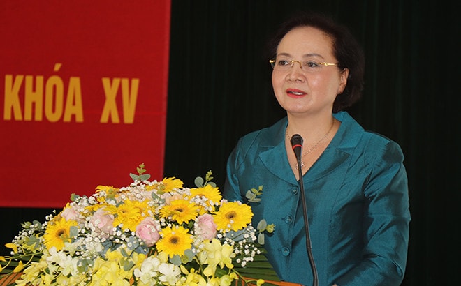 Bộ trưởng Bộ Nội vụ Phạm Thị Thanh Trà phát biểu tại hội nghị tiếp xúc cử tri