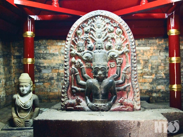 	Tượng vua Po Rome thờ tại tháp Po Rome - Nguồn: http://baoninhthuan.com.vn/