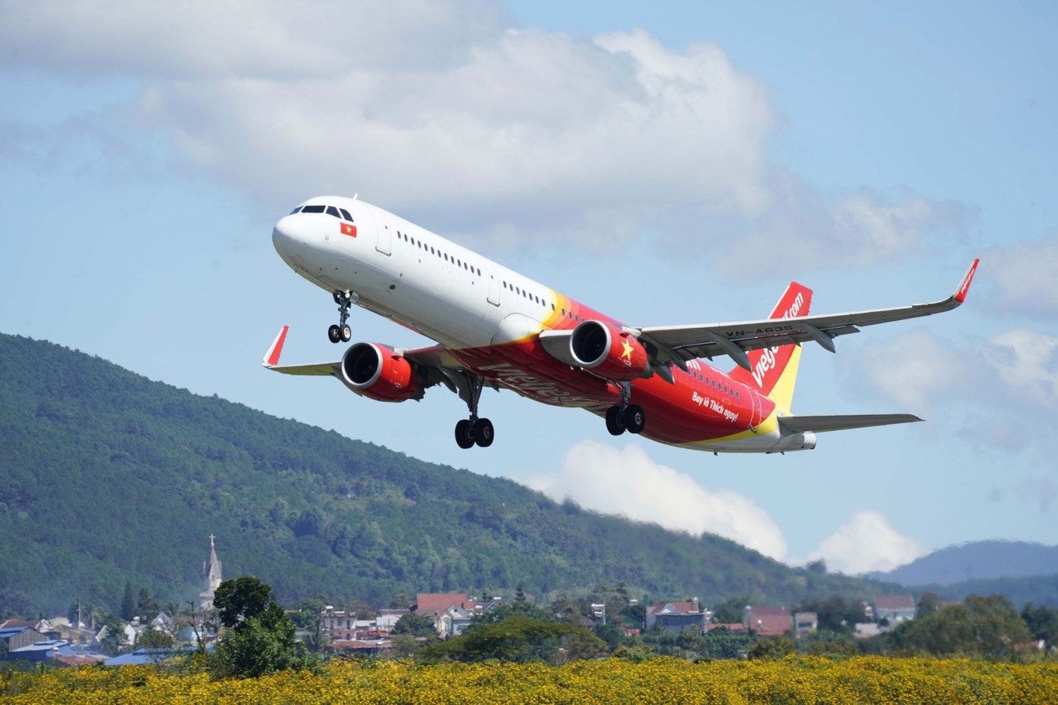 Vietjet sẵn sàng đón khách trên các chuyến bay xanh, an toàn