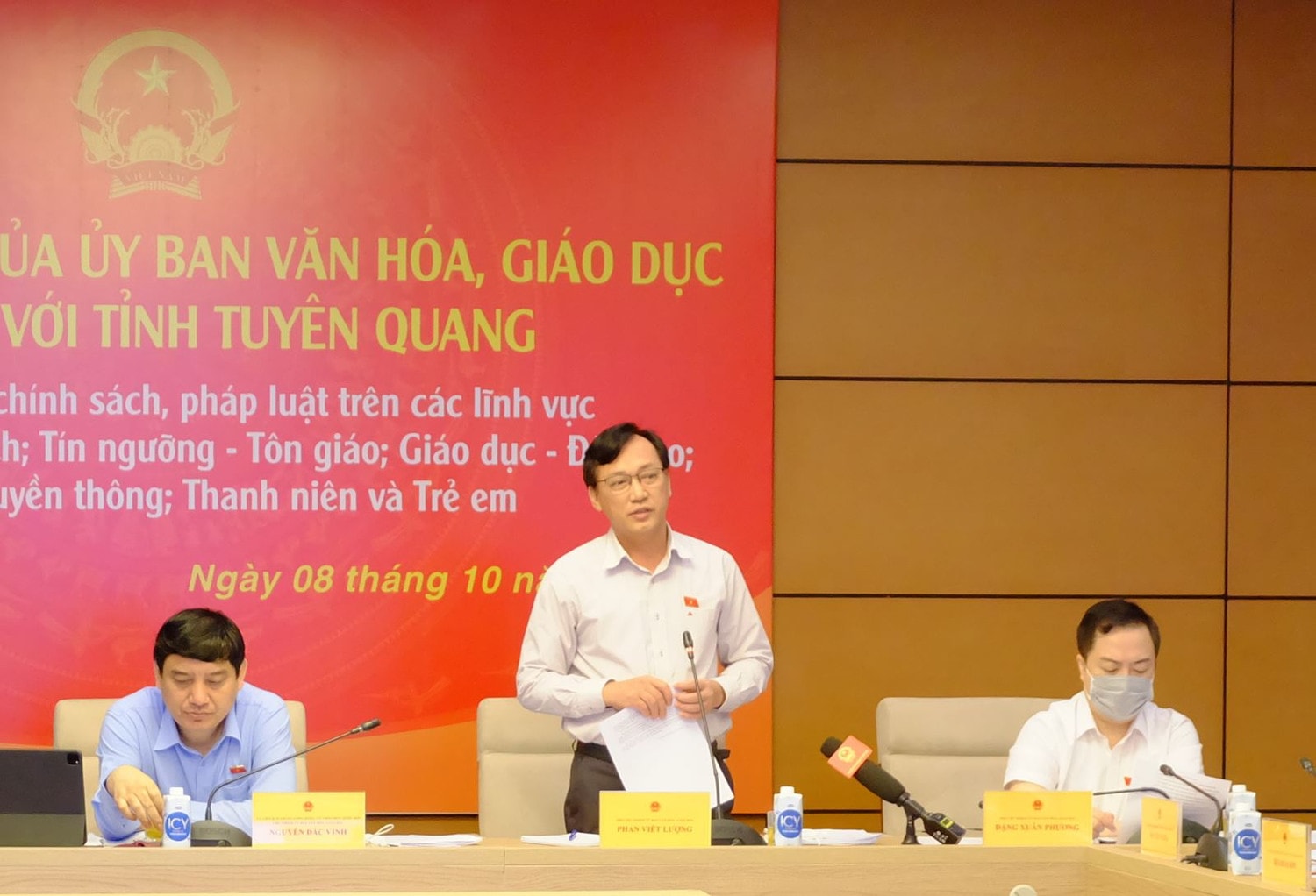 Phó Chủ nhiệm Ủy ban Văn hóa, Giáo dục Phan Viết Lượng kiến nghị Tuyên Quang tiếp tục quan tâm hơn cho lĩnh vực văn hóa, gắn phát triển văn hóa với kinh tế, chú ý tới lợi ích cộng đồng Phó Chủ nhiệm Ủy ban Văn hóa, Giáo dục Phan Viết Lượng kiến nghị Tuyên Quang tiếp tục quan tâm hơn cho lĩnh vực văn hóa, gắn phát triển văn hóa với kinh tế, chú ý tới lợi ích cộng đồng