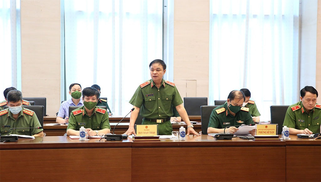 Các đại biểu phát biểu tại phiên họp Ảnh: Trung Thành