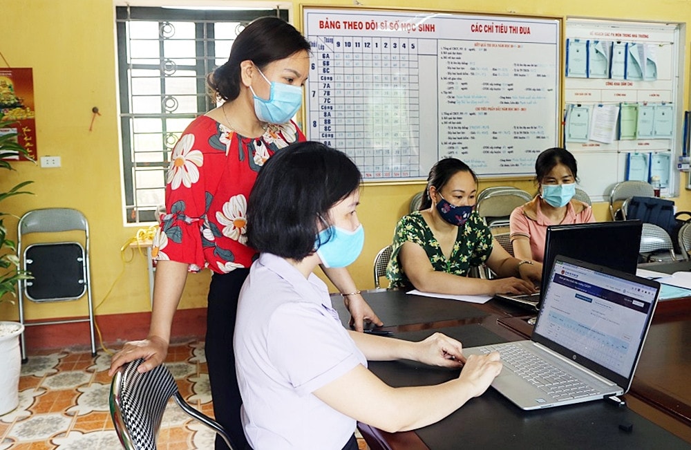 Cán bộ, giáo viên trao đổi về đánh giá theo chuẩn nghề nghiệp trên hệ thống TEMIS