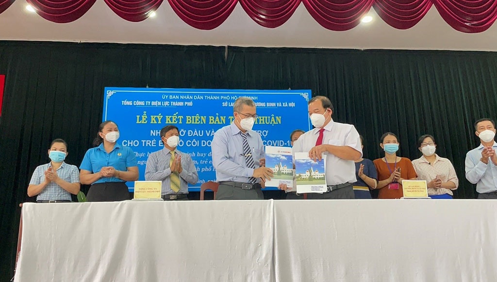 Tổng công ty Điện lực TP. Hồ Chí Minh ký Biên bản thỏa thuận bảo trợ 35 em mồ côi vì dịch Covid-19