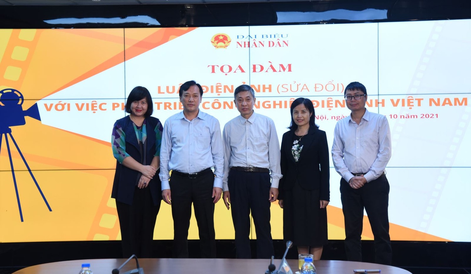 Các đại biểu tham dự tọa đàm tại đầu cầu Hà Nội Ảnh: Quang Khánh