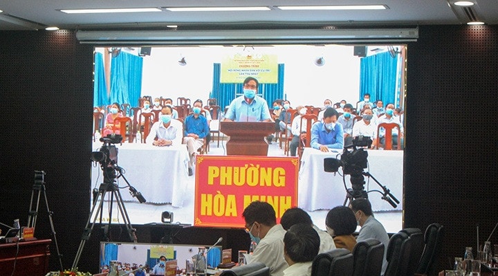Cử tri đề nghị các đại biểu thông tin rõ hơn về các chính sách hỗ trợ của thành phố Ảnh: T. Thảo