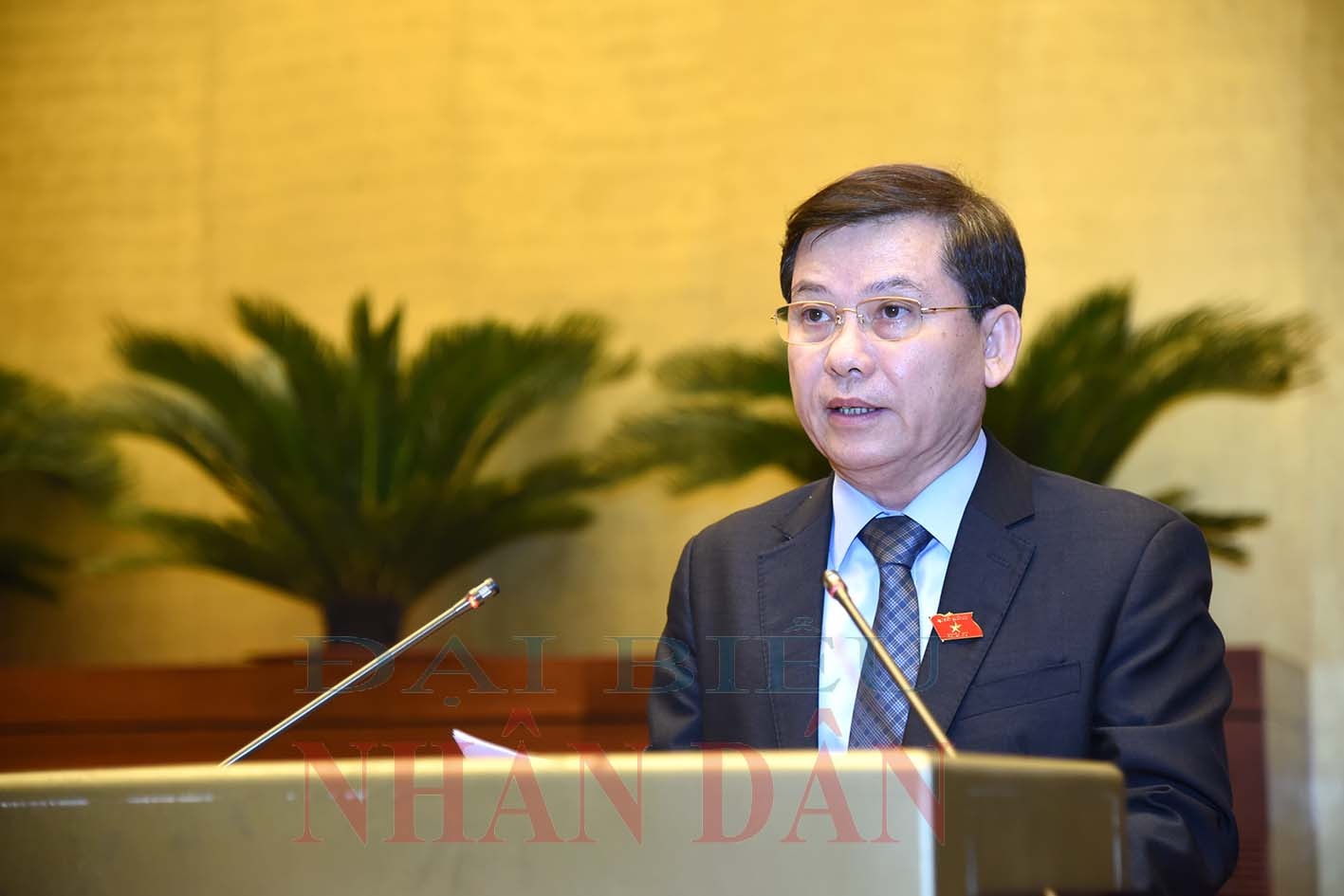 Viện trưởng Viện Kiểm sát nhân dân tối cao Lê Minh Trí trình bày Tờ trình dự án Luật Ảnh: Quang Khánh