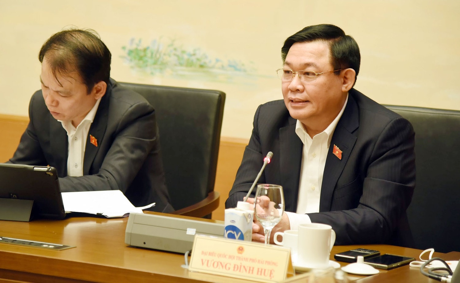 Chủ tịch Quốc hội Vương Đình Huệ đề nghị tập trung hiến kế để sớm có gói chính sách tài khóa, tiền tệ thúc đẩy phục hồi kinh tế - xã hội