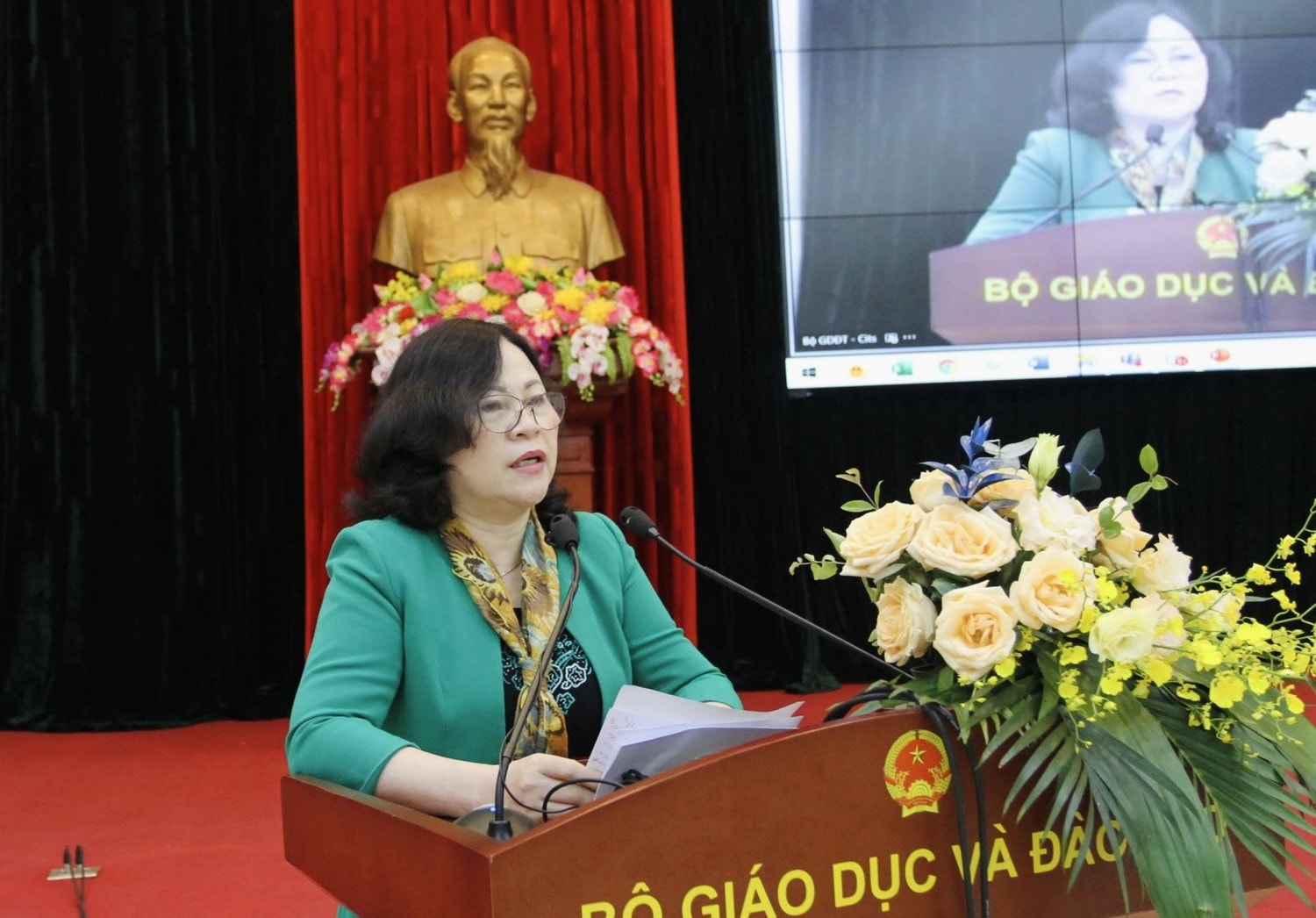 Thứ trưởng Bộ GD-ĐT Ngô Thị Minh phát biểu khai mạc hội nghị