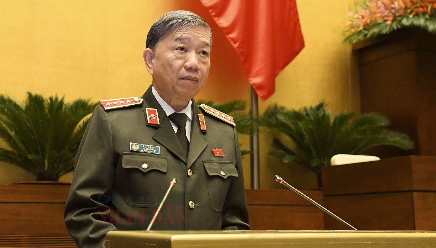 Bộ trưởng Bộ Công an Tô Lâm trình bày tờ trình về dự án Luật Ảnh: Quang Khánh