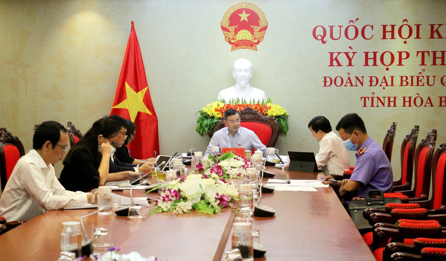Toàn cảnh buổi thảo luận tổ Ảnh: T.Tâm Toàn cảnh buổi thảo luận tổ
