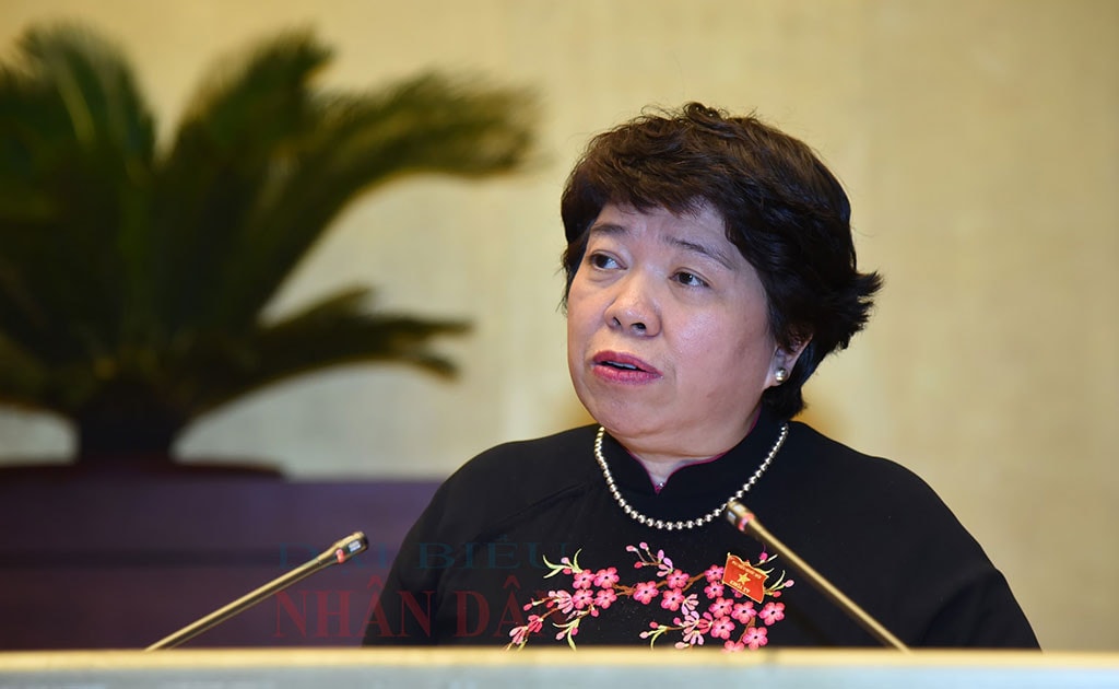 Chủ nhiệm Ủy ban Xã hội Nguyễn Thúy Anh trình bày báo cáo thẩm tra dự án Luật Thi đua, khen thưởng Ảnh: Quang Khánh