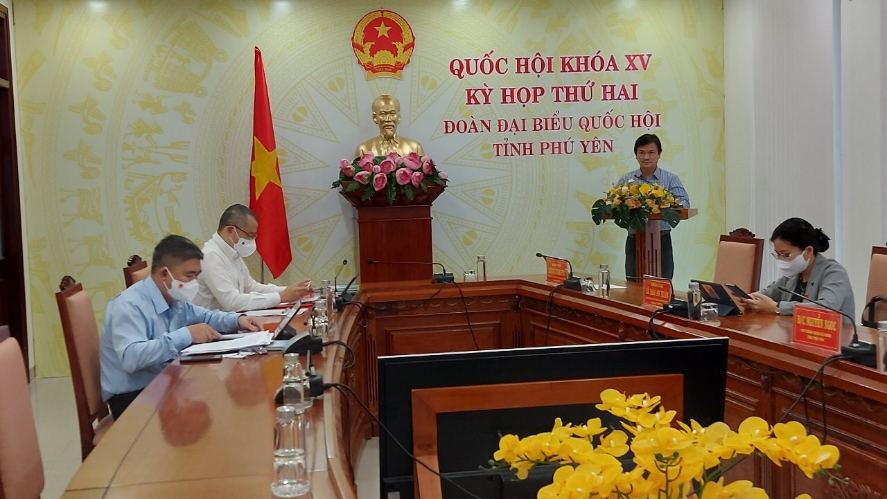 ĐBQH Dương Bình Phú phát biểu tại điểm cầu Đoàn ĐBQH tỉnh Phú Yên Ảnh: Quang Khánh