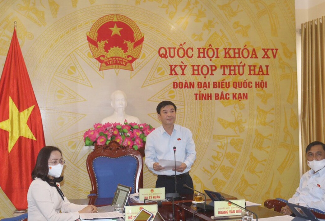 ĐBQH Hà Sỹ Huân phát biểu tại điểm cầu Đoàn ĐBQH tỉnh Bắc Kạn