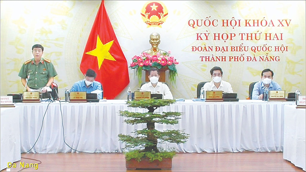 ĐBQH Trần Đình Chung phát biểu tại điểm cầu TP Đà Nẵng