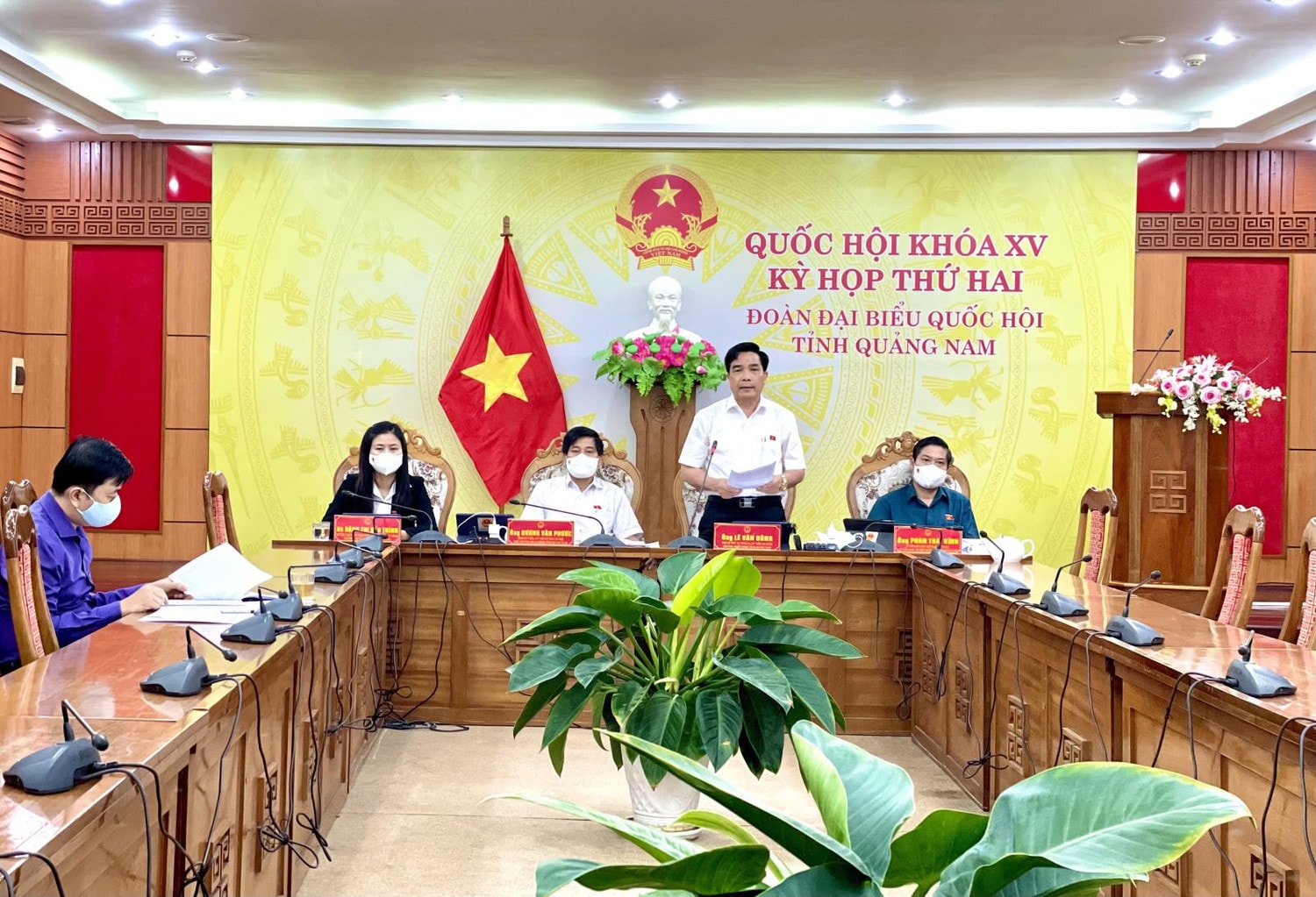 Toàn cảnh phiên thảo luận trực tuyến chiều 27.10 tại điểm cầu tỉnh Quảng Nam.jpg