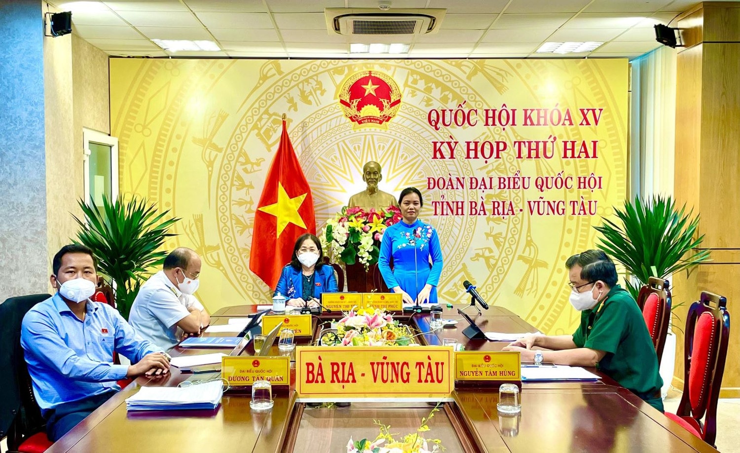 ĐBQH Huỳnh Thi Phúc phát biểu thảo luận