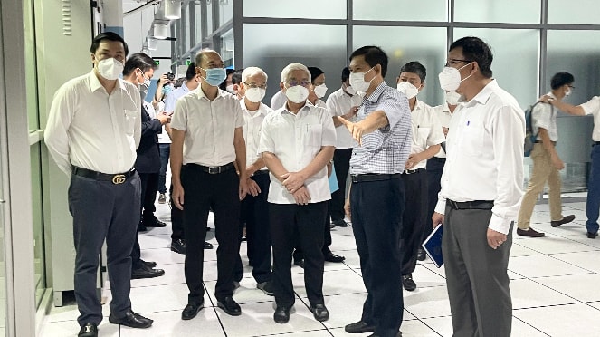 Đoàn công tác của Tỉnh uỷ thăm Trung tâm dữ liệu (datacenter) của công ty VNTT.