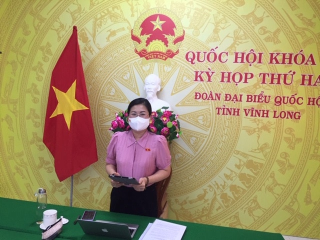 ĐBQH Nguyễn Thị Minh Trang phát biểu tại điểm cầu Đoàn ĐBQH tỉnh Vĩnh Long Ảnh: Hữu Tài ĐBQH Nguyễn Thị Minh Trang phát biểu thảo luận trực tuyến tại điểm cầu Đoàn ĐBQH tỉnh Vĩnh Long - ảnh Hữu Tài