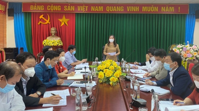 Thường trực HĐND tỉnh Bắc Giang giám sát việc thực hiện hính sách hỗ trợ đầu tư cơ sở hạ tầng tại Ban Dân tộc tỉnh Ảnh: Minh Đức