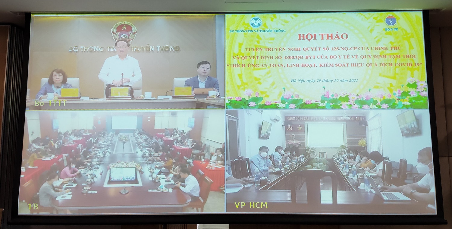 Hội nghị được truyền hình trực tuyến từ điểm cầu trụ sở Bộ Thông tin và Truyền thông và điểm cầu TP. Hồ Chí Minh Ảnh: Nhật Anh