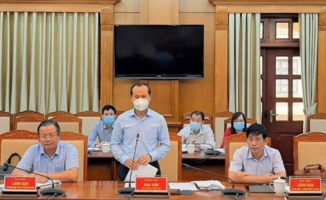 Đại diện UBND tỉnh phát biểu tại buổi giám sát của Thường trực HĐND tỉnh Ảnh: Văn Quyết