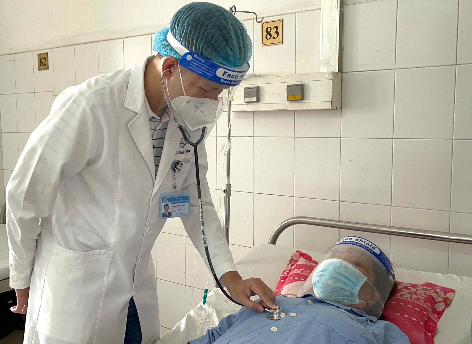 Bệnh nhân chuẩn bị được xuất viện