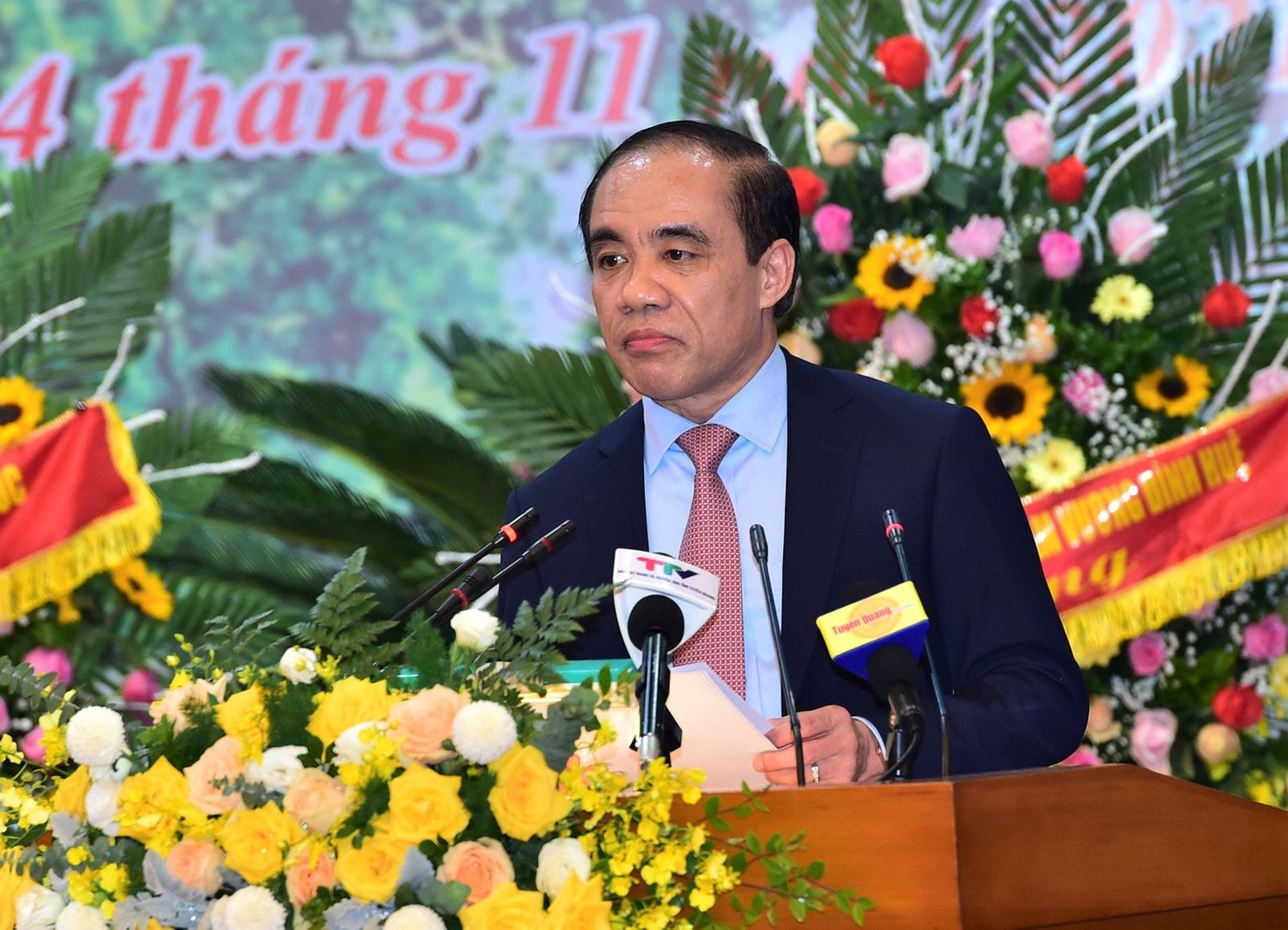 Ủy viên Trung ương Đảng, Bí thư Tỉnh ủy, Trưởng Đoàn ĐBQH tỉnh Tuyên Quang Chẩu Văn Lâm phát biểu tại buổi lễ Ủy viên Trung ương Đảng, Bí thư tỉnh uỷ, Trưởng đoàn ĐBQH tỉnh Tuyên Quang Chẩu Văn Lâm phát biểu tại buổi Lễ