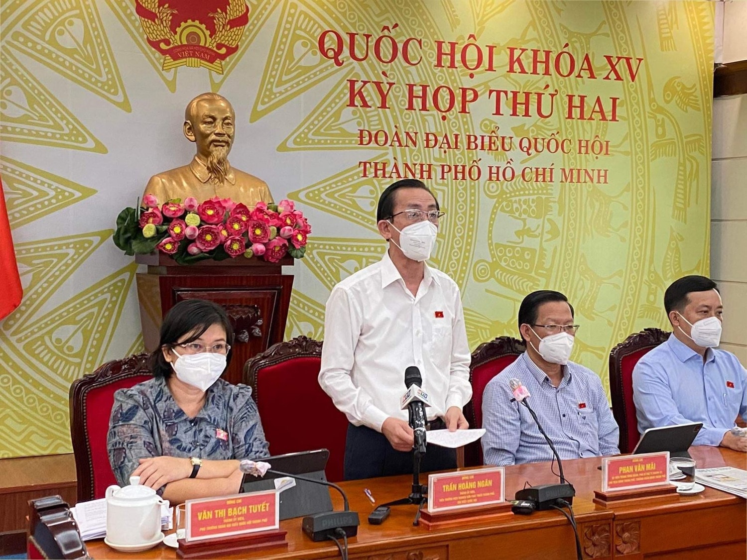 ĐBQH Trần Hoàng Ngân (TP. Hồ Chí Minh) phát biểu tại điểm cầu TP. Hồ Chí Minh