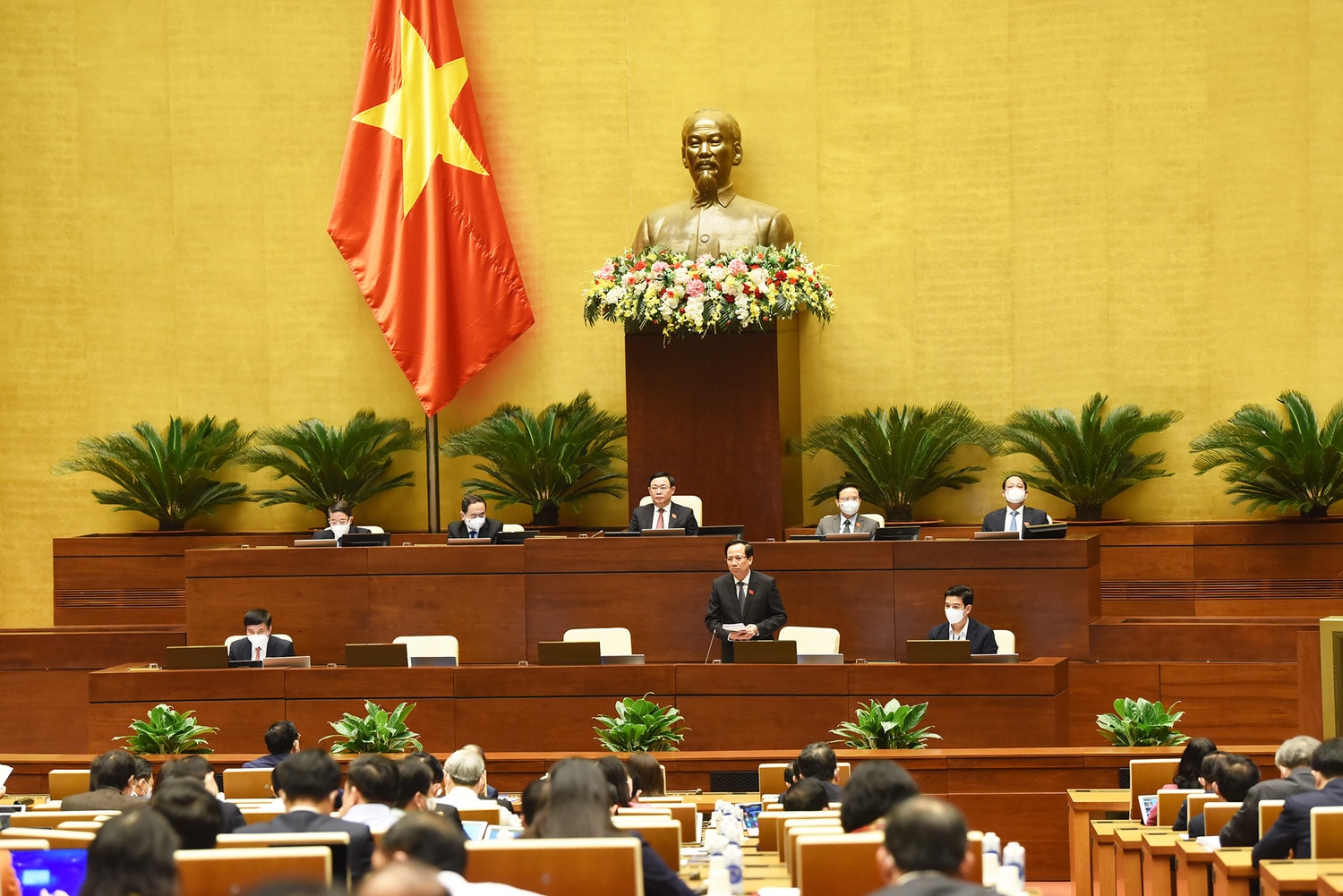 Bộ trưởng Bộ Lao động, Thương binh và Xã hội Đào Ngọc Dung trả lời chất vấn Ảnh: Quang Khánh