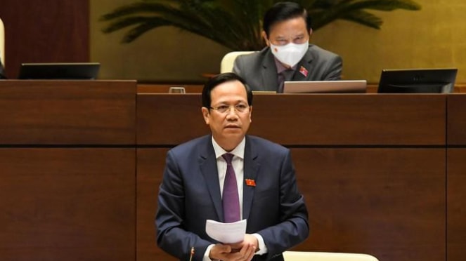 Bộ trưởng Bộ Lao động, Thương binh và Xã hội Đào Ngọc Dung trả lời chất vấn