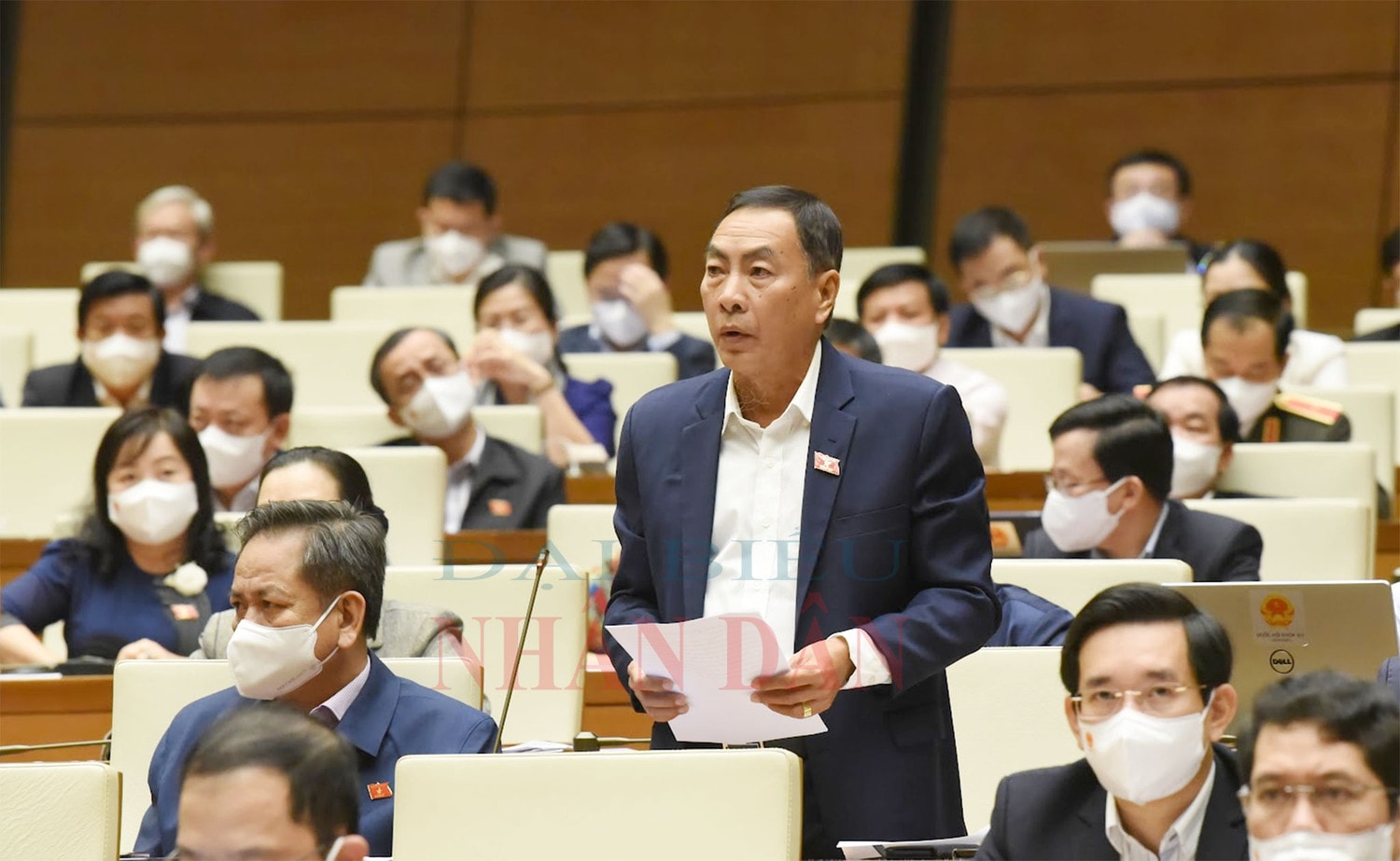 ĐBQH Phạm Văn Hòa (Đồng Tháp) nêu chất vấn Ảnh: Quang Khánh