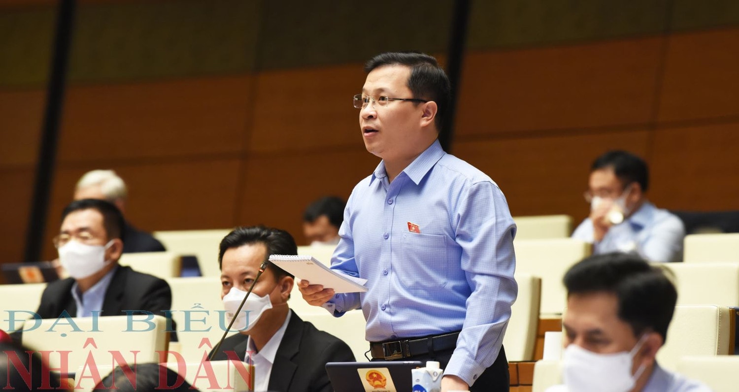 ĐBQH Nguyễn Danh Tú (Kiên Giang) chất vấn Ảnh: Quang Khánh
